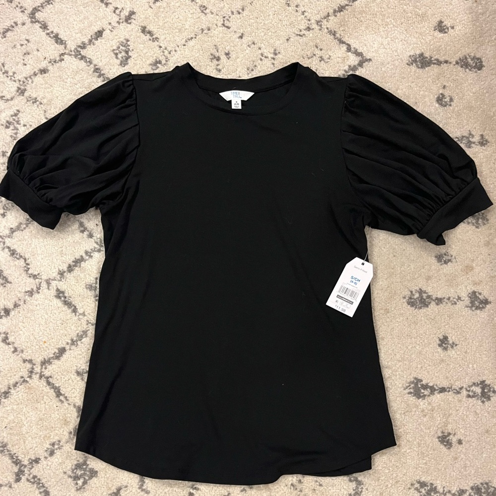 Black puff sleeve short sleeve top
